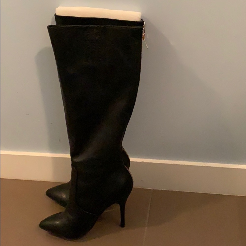 Boots - Picture 3 of 7